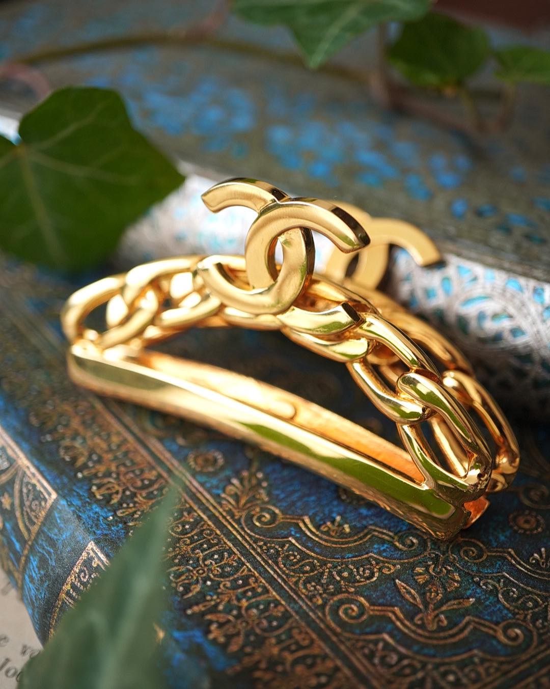 【Chanel】シャネル★ hair clip★ヘアクリップ ★ゴールド Chanel Gold Logo Hair Clip – Treasures of NYC