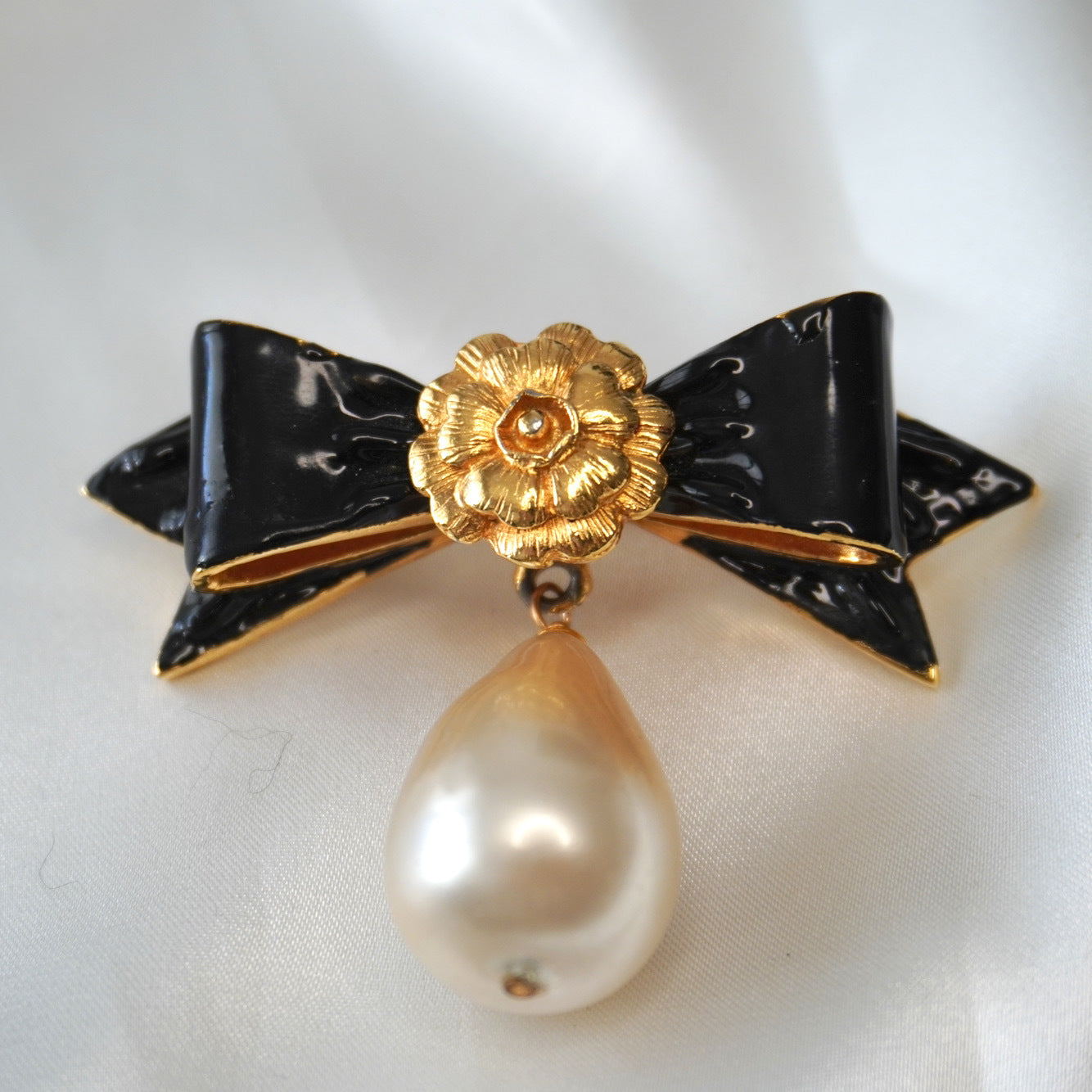 Vintage Chanel Bow Brooch 1980s