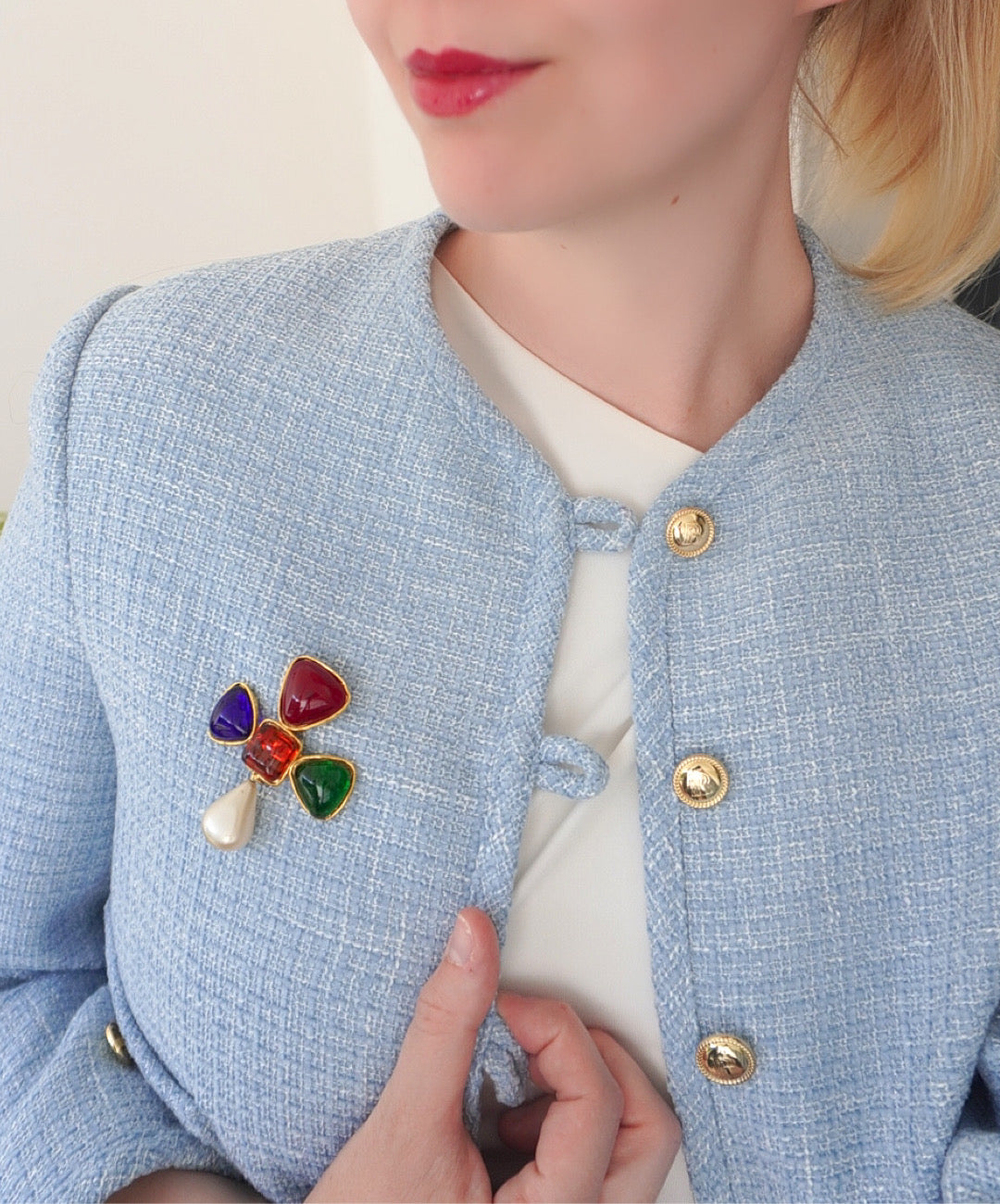 Vintage Chanel Brooch with multicolored Gripoix – Vintage Stories